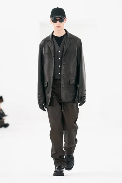 Look 32